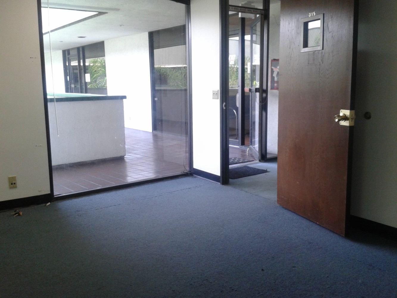 SEVERAL USE 2 ROOM OFFICE IN CENTRAL MISSION VALLEY